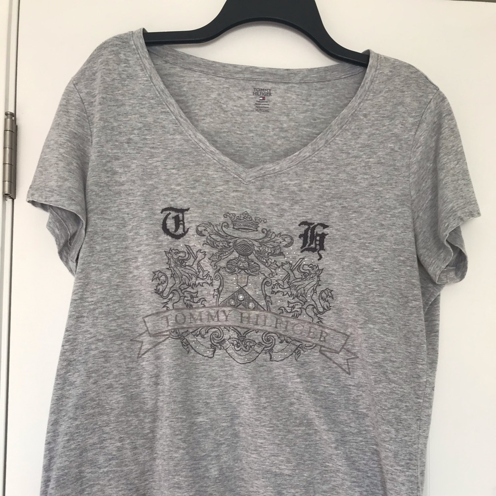 Tommy Hilfiger Scooped V-Neck T-Shirt Size XL